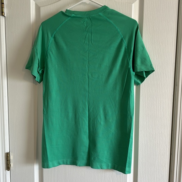 Men’s Small Green Fabletics Active Tee - Picture 4 of 4